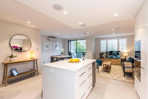 Executive 2 Storey Sydney Apartment with Pool image 3