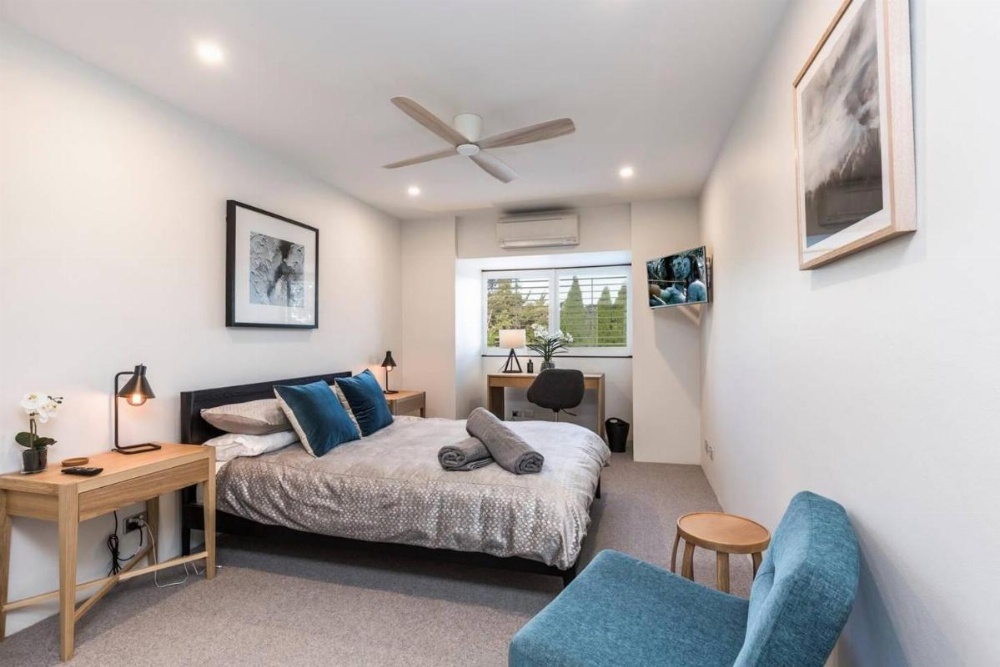 Executive 2 Storey Sydney Apartment with Pool Image 6