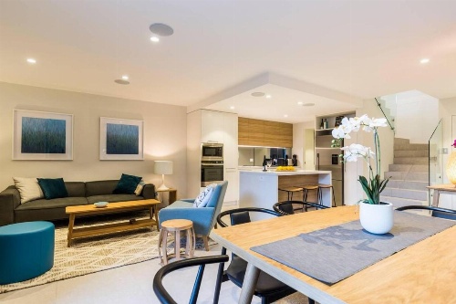 Executive 2 Storey Sydney Apartment with Pool image 8
